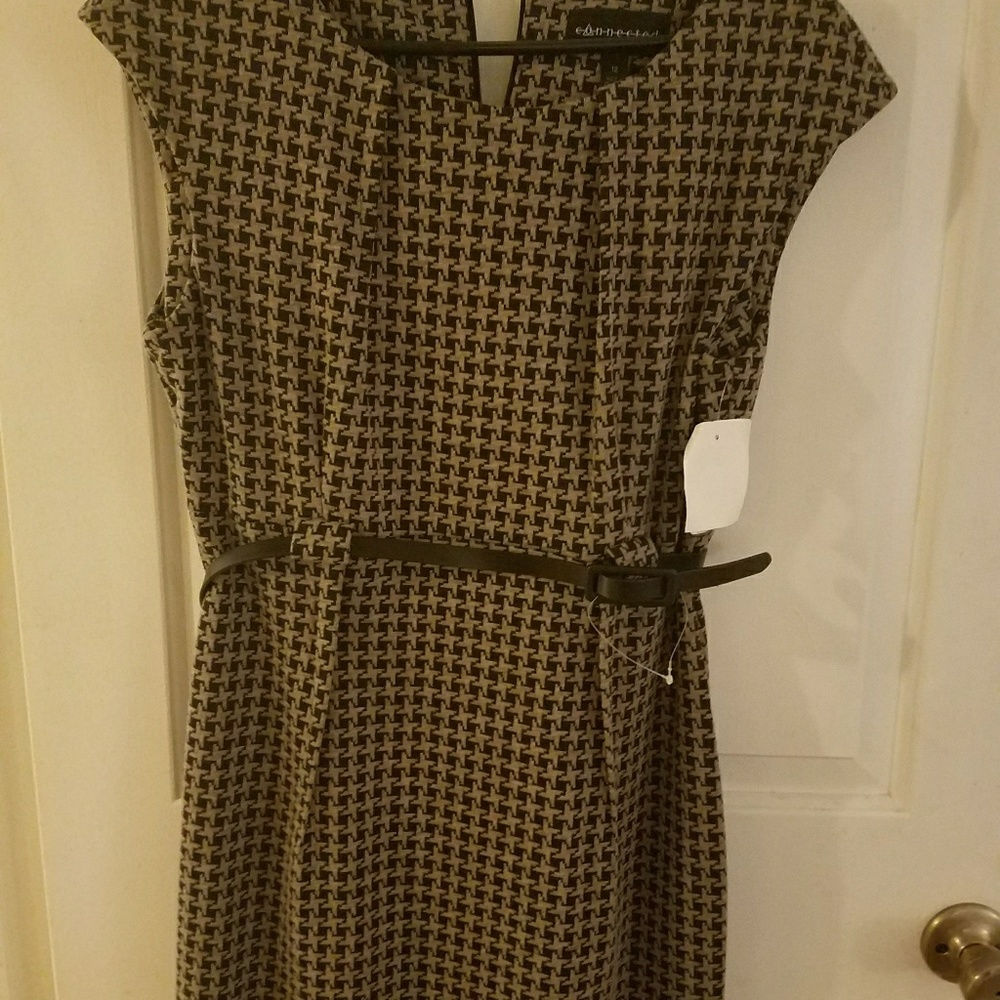 Dress - Picture 2 of 4
